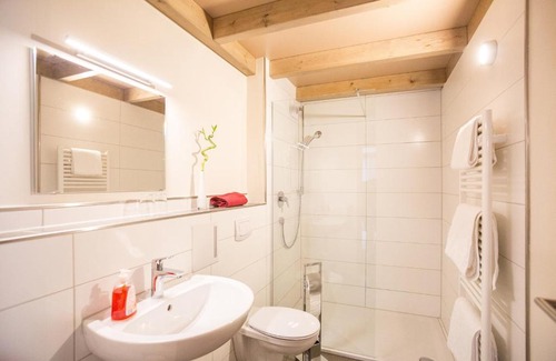 Triefenstein Hotel | Pet-Friendly Getaway at Weingut Blank with Great Reviews