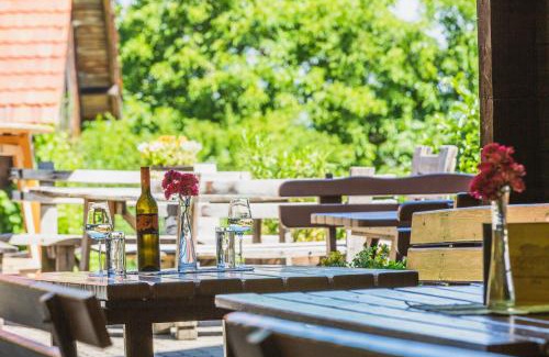 Oberfahrenbach House | Pet-Friendly Weingut & Buschenschank Pölzl with Breakfast