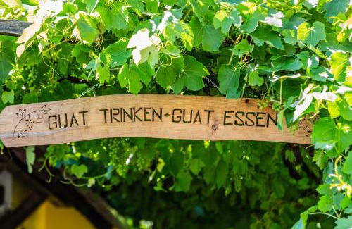 Oberfahrenbach House | Pet-Friendly Weingut & Buschenschank Pölzl with Breakfast