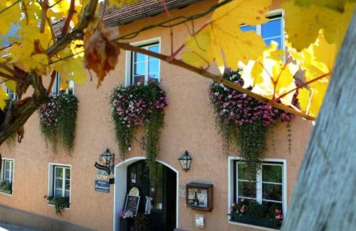 Spitz House | Discover Weingut Donabaum "In der Spitz" with Ocean Views