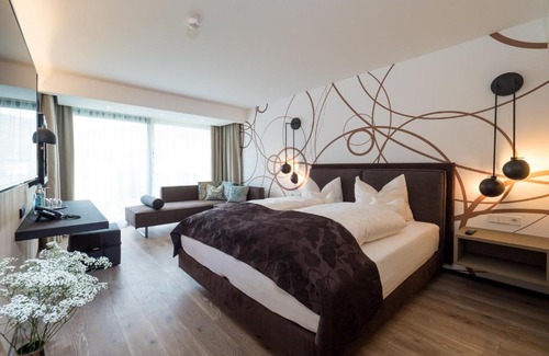 Spitz House | Discover Weingut Donabaum "In der Spitz" with Ocean Views