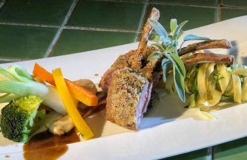 Glanz an der Weinstrasse Hotel | Guest Rated 10/10 at Weingut Essgut Schlafgut Sabathihof