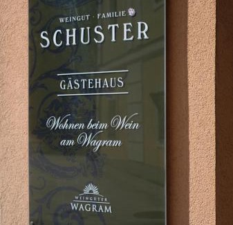Großriedenthal Bed & Breakfast | Welcoming Weingut Familie Schuster: Rated 9/10 with Breakfast