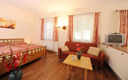 Großriedenthal Bed & Breakfast | Welcoming Weingut Familie Schuster: Rated 9/10 with Breakfast