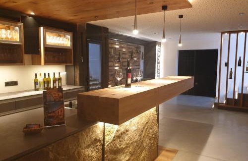 Jois House | Cozy Weingut Gästehaus D&D Haider with Breakfast Included