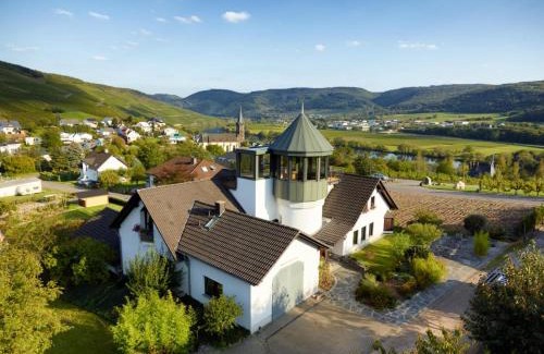 Lieser Apartment | Discover Weingut & Gästehaus Schumann: Family-Friendly Retreat