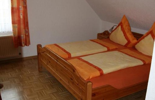 Dhron House | Discover Weingut & Gästehaus Stephan Kohl with Breakfast Included