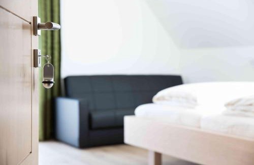 Ratsch House | Oceanfront Getaway at Weingut-Gästezimmer UHL