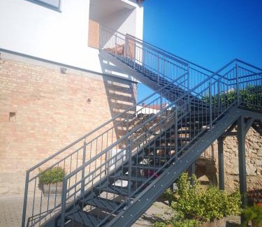 Eisenstadt Bed & Breakfast | Guest Rated 9.3: Weingut Lichtscheidl with Restaurant & Family Perks