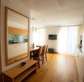 Marlengo House | Oceanfront Weingut Pardellerhof: Highly Rated & Family Friendly