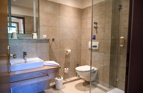 Worms Hotel | Charming Weingut Sandwiese Winzerhotel with Family Amenities