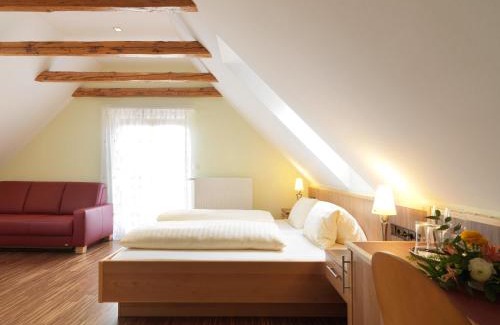 Eckberg House | Pet-Friendly Retreat at Weingut Skoff Original