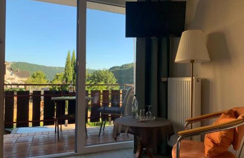 Enkirch House | Discover Weingut Stiftshof: Oceanfront Retreat with Pool