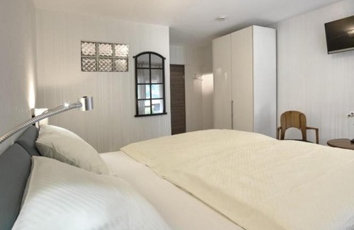 Pommern Hotel | Discover Weinhaus Henerichs with Well-Equipped Kitchen