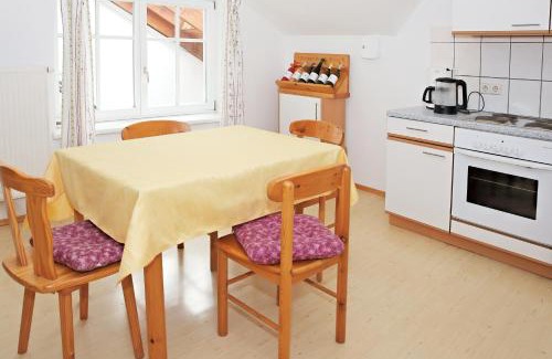 Retzbach Apartment | Welcoming Weinhof Gregor Raab: Top-Rated Family Escape