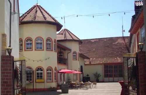 Donnersbergkreis District Hotel | Comfortable Stay at Weinschlößchen im Weingut Roos