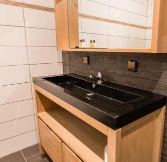 Donnersbergkreis District Hotel | Comfortable Stay at Weinschlößchen im Weingut Roos