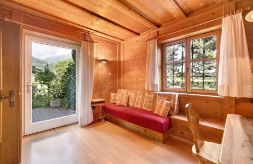 Lana Apartment | Relaxing Stay at Weinsepphof Ferienwohnung with Pool