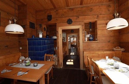 Old Town House | Family-Friendly Getaway at Weinstube Sinas Brettl
