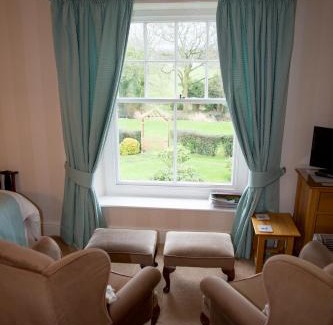 Willand Bed & Breakfast | Cozy Weir Mill Farm: Highly Rated with Breakfast Included