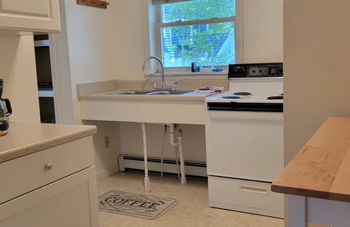 Weirs Beach Hotel | Relax at Weirs Beach Motel and Cottages with Ocean Views
