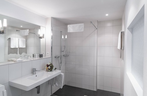 Brunnen Hotel | Discover Weisses Rössli: Top-Rated 4-Star Swiss Hotel