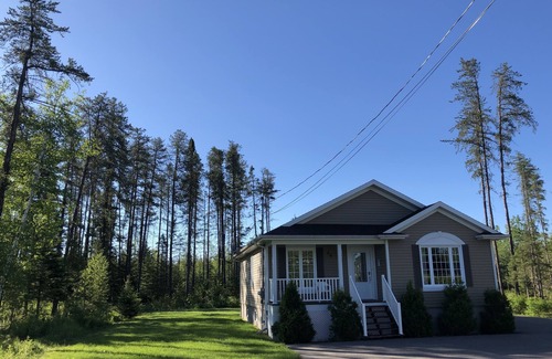 Saint-David-de-Falardeau House | Discover Chalet de Claude at Monts-Valin: Rated 10/10