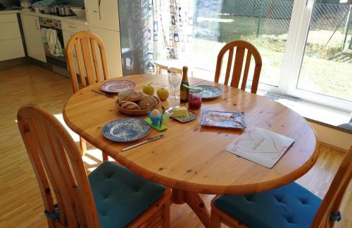 Kleinmunchen Apartment | Discover Elvira's Haus: Family-Friendly Retreat with Garden