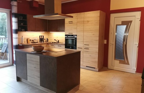 Senzig Apartment | Discover a Welcoming Stay with Lake View and Family Amenities