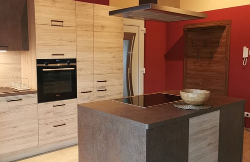 Senzig Apartment | Discover a Welcoming Stay with Lake View and Family Amenities