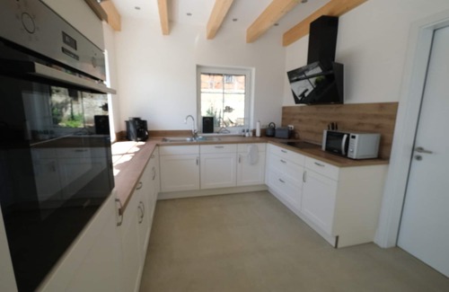 Westendorf House | Welcome to Your Perfect Getaway with Ocean Views & Spa