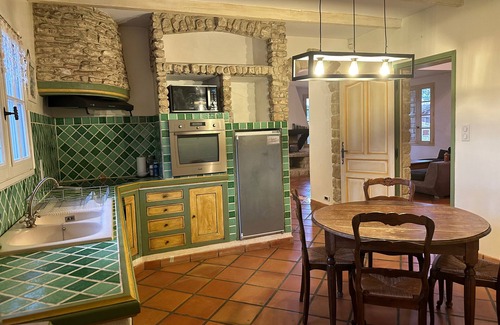Saint-Pierre-de-Vassols Villa | Welcome to Your Ideal Getaway with Ocean Views & Spa