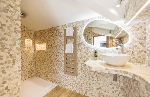 Villefranche-sur-Mer Hotel | Welcome Hôtel: 4-Star Retreat with Spa and Pool Access