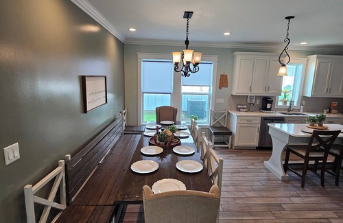 Foley Cottage | Welcome Home. min from the sandy beaches. 5br/4.5bth