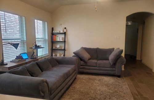 Lincoln Park House | Welcome Home: Guest Rated 10/10 with Kitchen Amenities