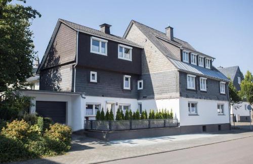 Winterberg House | Welcome in - Groepsaccommodatie met terras en berging