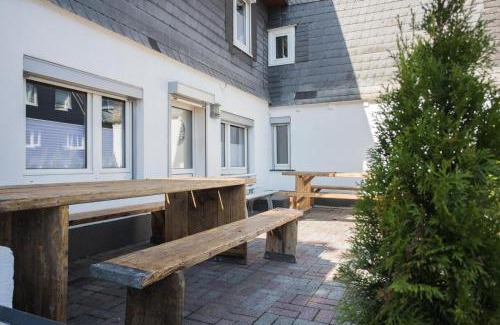 Winterberg House | Welcome in - Groepsaccommodatie met terras en berging