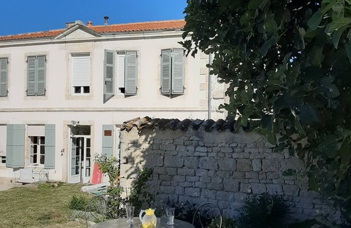 Ardillieres House | Discover Les Figuiers: Oceanfront Bliss with Spa & Hot Tub