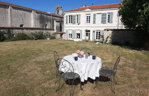 Ardillieres House | Discover Les Figuiers: Oceanfront Bliss with Spa & Hot Tub