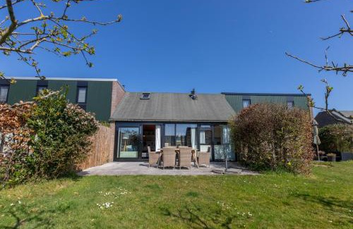 Westenschouwen House | Family-Friendly Getaway at Vakantiehuis Haaijmanweg 5
