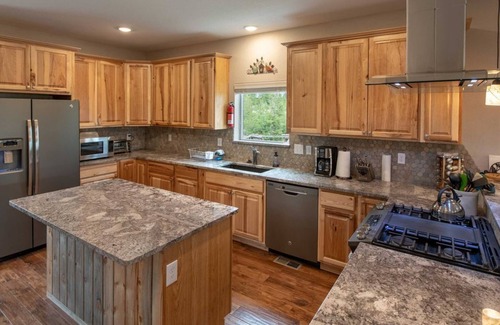 Grand Lake Cabin | Scenic Lake/Mountain Views & Easy Access to Grand Ave!