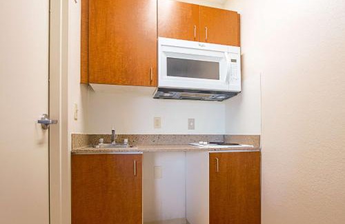 O'Fallon Hotel | Budget-Friendly Welcome Suites in O'Fallon with Kitchen Access