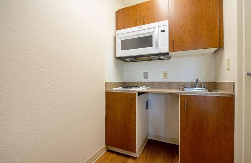 O'Fallon Hotel | Budget-Friendly Welcome Suites in O'Fallon with Kitchen Access