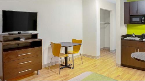 Springdale Hotel | Convenient Welcome Suites Springdale: Pet-Friendly Getaway