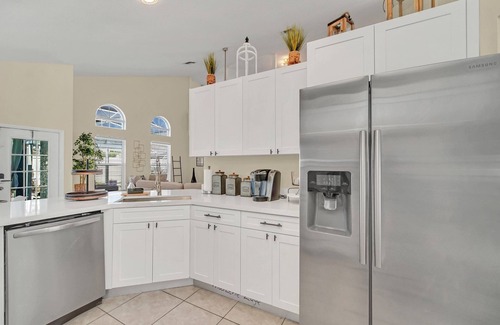Lindfields House | Discover Alena's Place: Steps from Disney with Pool & Spa