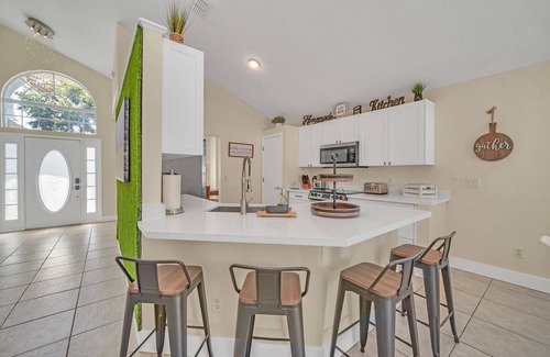 Lindfields House | Discover Alena's Place: Steps from Disney with Pool & Spa