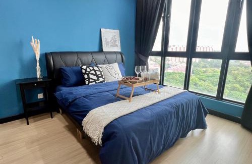 Ara Damansara Apartment | Discover Aliya: Family-Friendly Stay with Pool & 9.5 Rating
