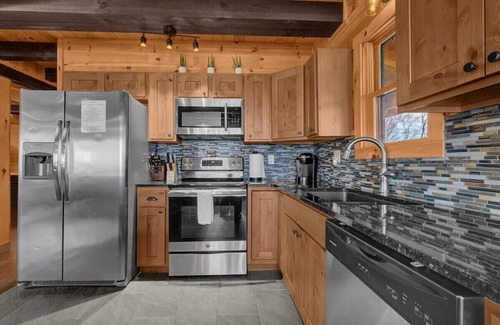 Sugar Grove Cabin | Experience Arrow Ridge Lodge: Rated 9.8 with Spa & Hot Tub