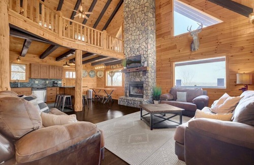 Sugar Grove Cabin | Experience Arrow Ridge Lodge: Rated 9.8 with Spa & Hot Tub