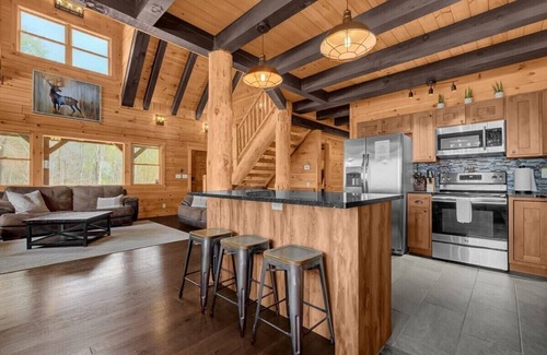 Sugar Grove Cabin | Experience Arrow Ridge Lodge: Rated 9.8 with Spa & Hot Tub
